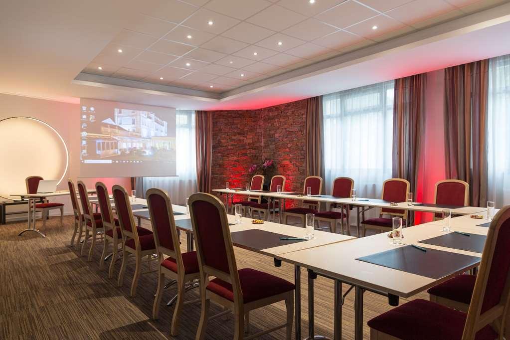 Grand De Courtoisville - Piscine & Spa, The Originals Relais Hotel