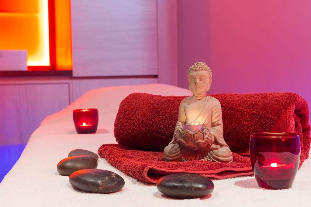 Hotel Grand De Courtoisville - Piscine & Spa, The Originals Relais 4*