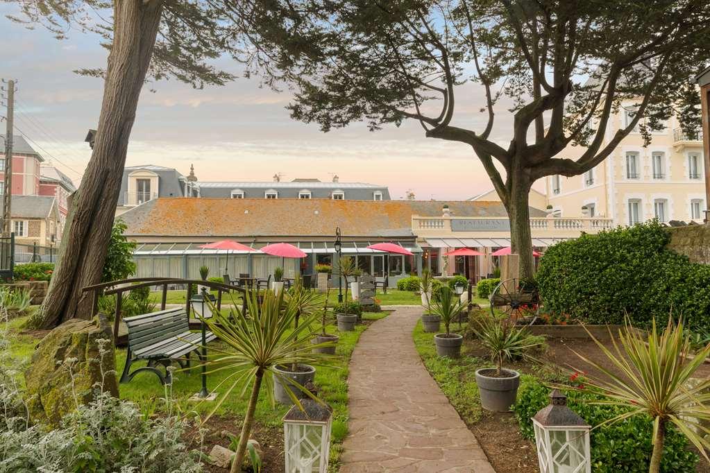Hotel Grand De Courtoisville - Piscine & Spa, The Originals Relais