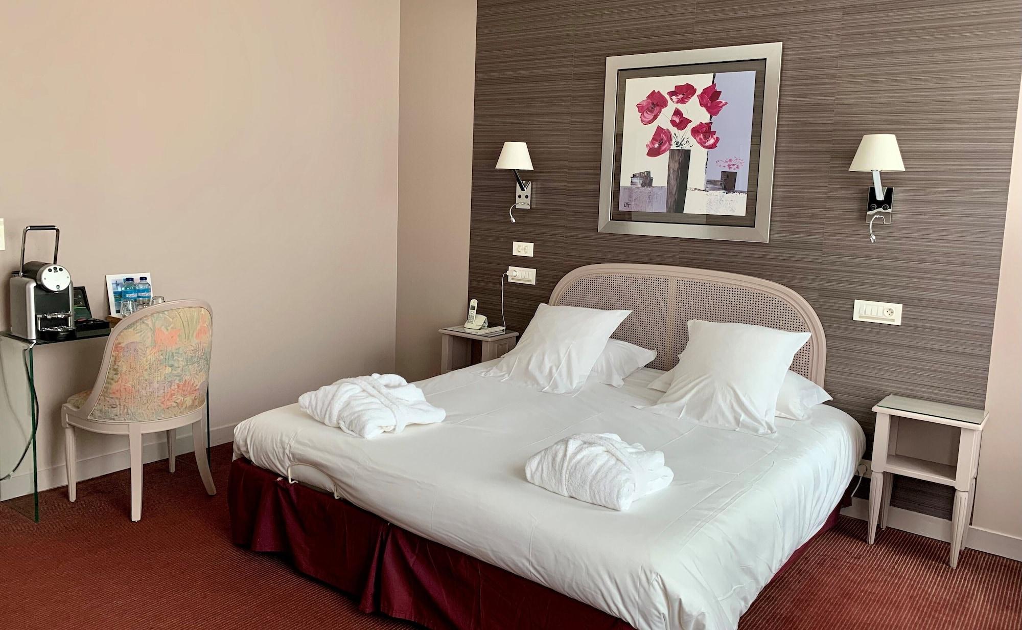 Grand De Courtoisville - Piscine & Spa, The Originals Relais