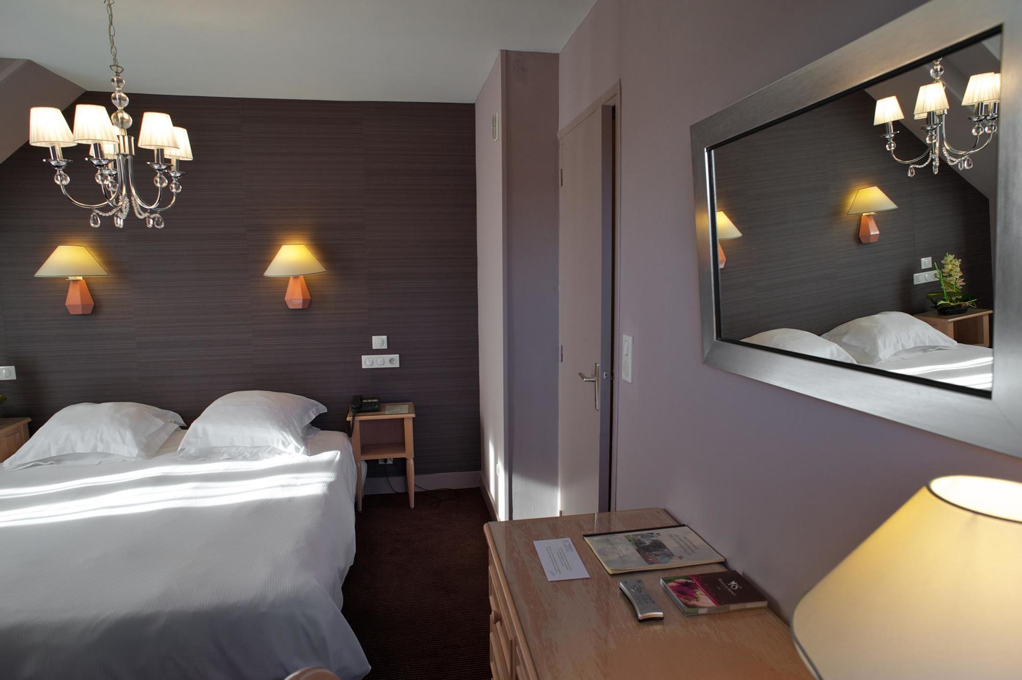 Hotel Grand De Courtoisville - Piscine & Spa, The Originals Relais 4*