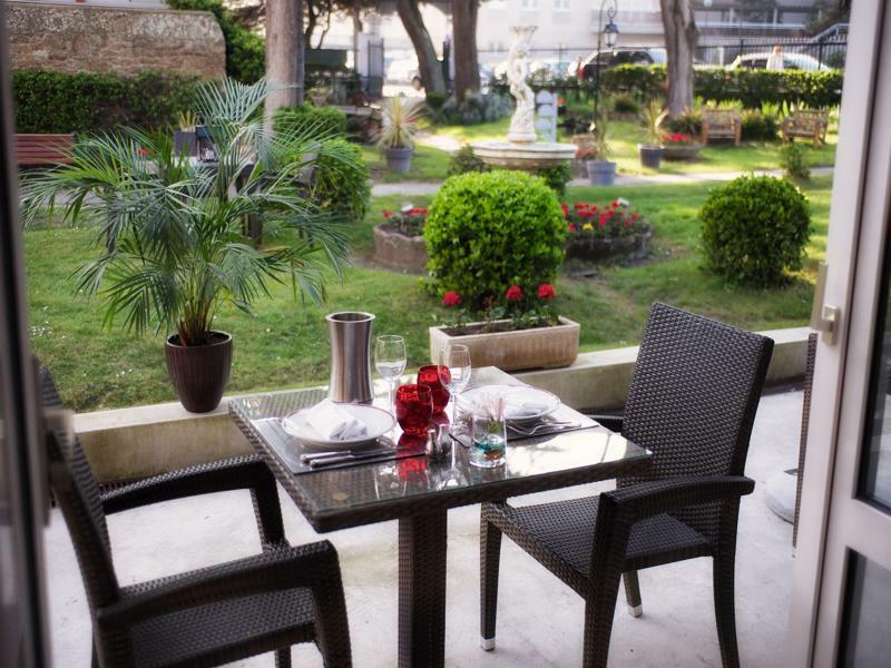 Grand De Courtoisville - Piscine & Spa, The Originals Relais 4*