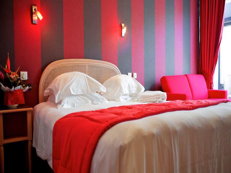 Grand De Courtoisville - Piscine & Spa, The Originals Relais Hotel
